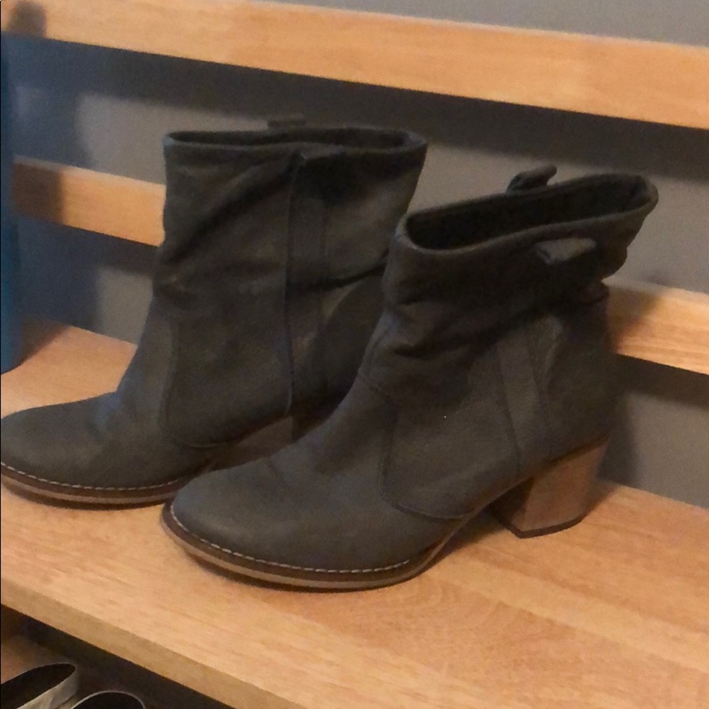Sundance Gray Leather Ankle Boots, Size 39